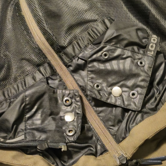 Volcom Cream and Black Performance Jackets - Picture 7 of 9